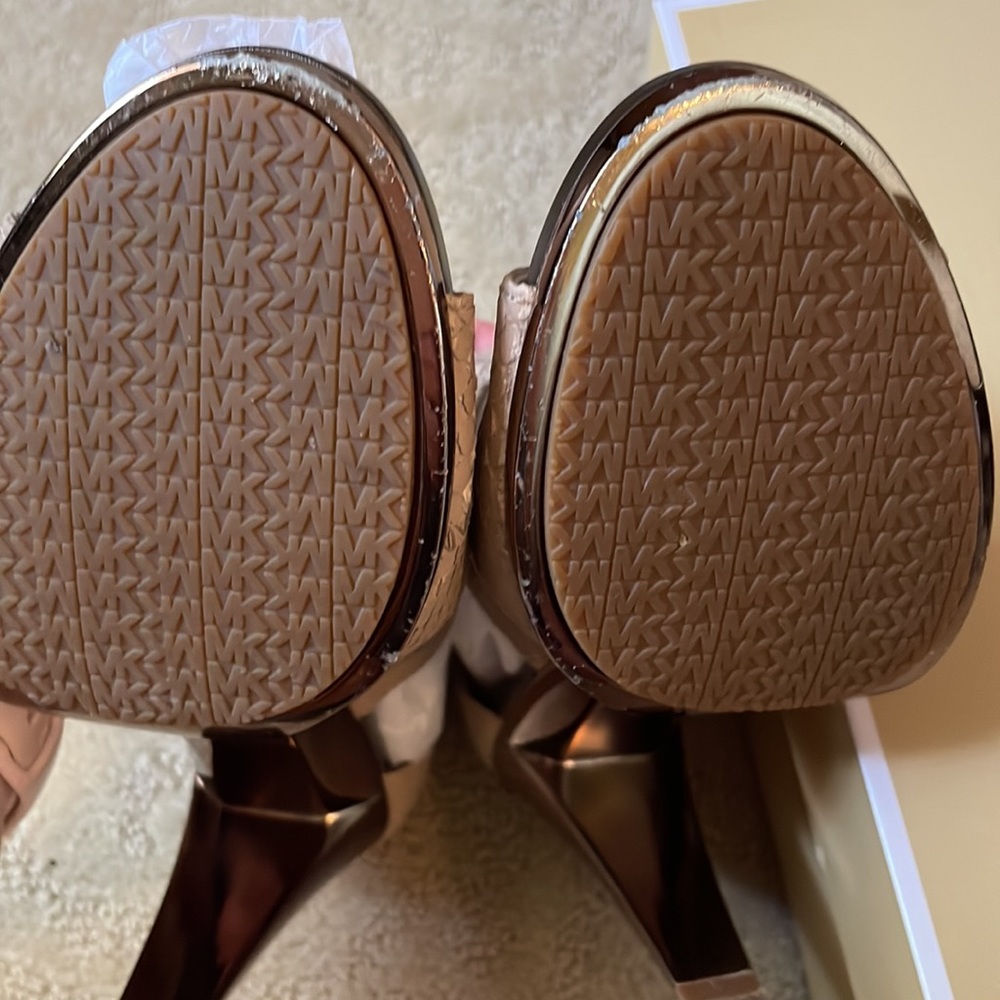Michael Kors Berkeley T-Strap - Picture 3 of 4